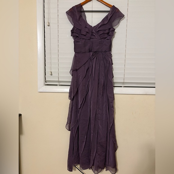 Adrianna Papell Dresses & Skirts - Adrianna Papell sleeveless Dress pale
purple Size 6